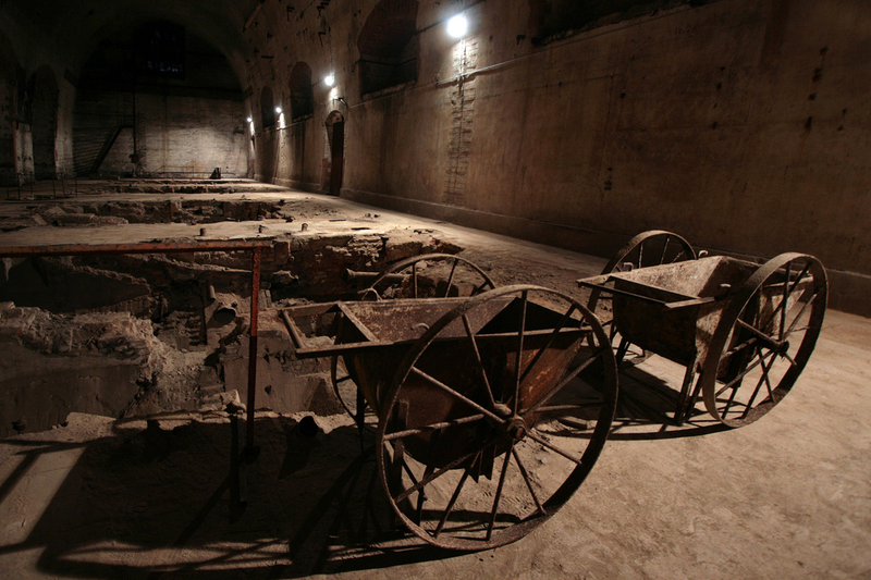 Illustration for article titled Inside the Caverns of Hungary's Abandoned Underground Coal Plant